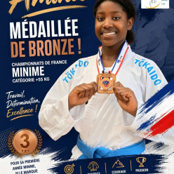 Amina remporte le bronze au championnat de France combat